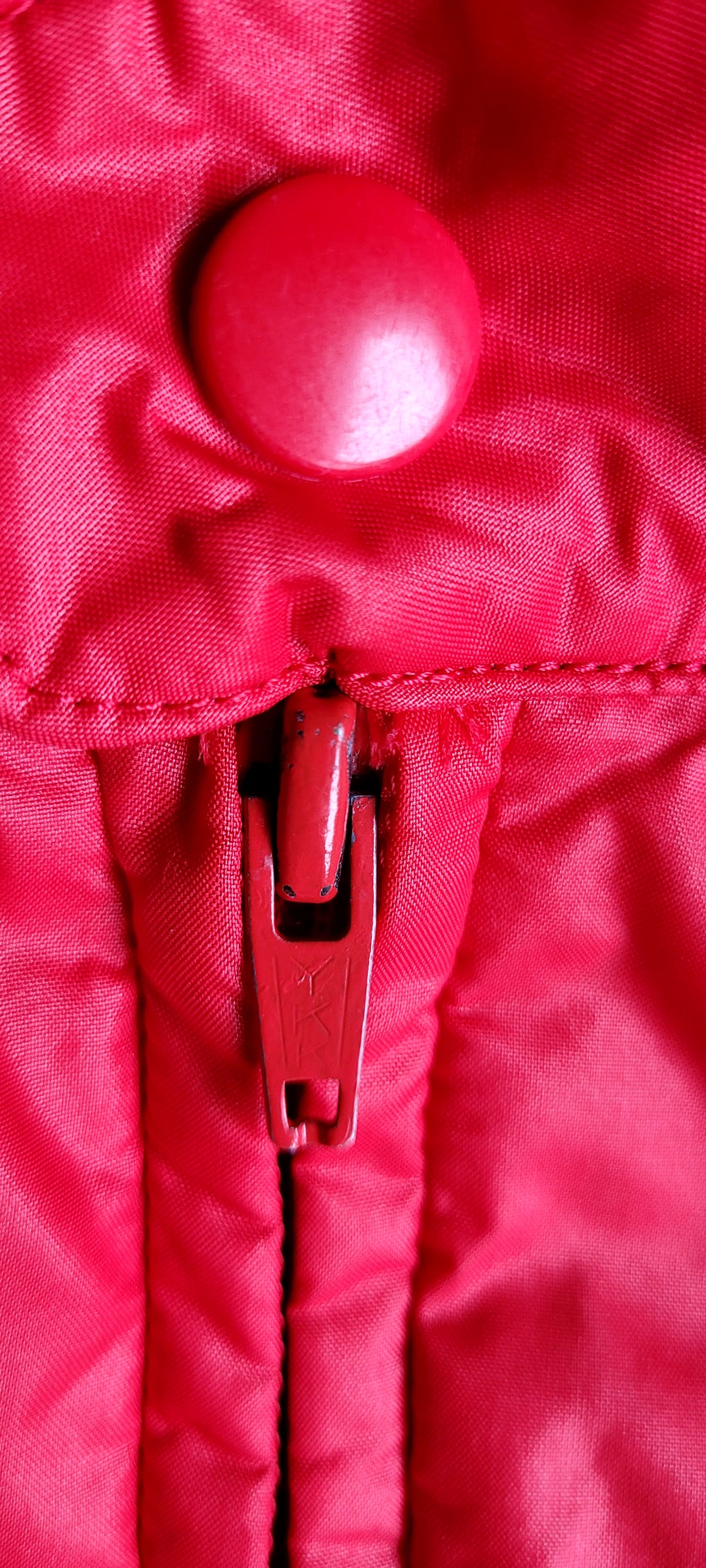 Vintage Descente Red Windbreaker Jacket – Lightweight Hooded - Size L