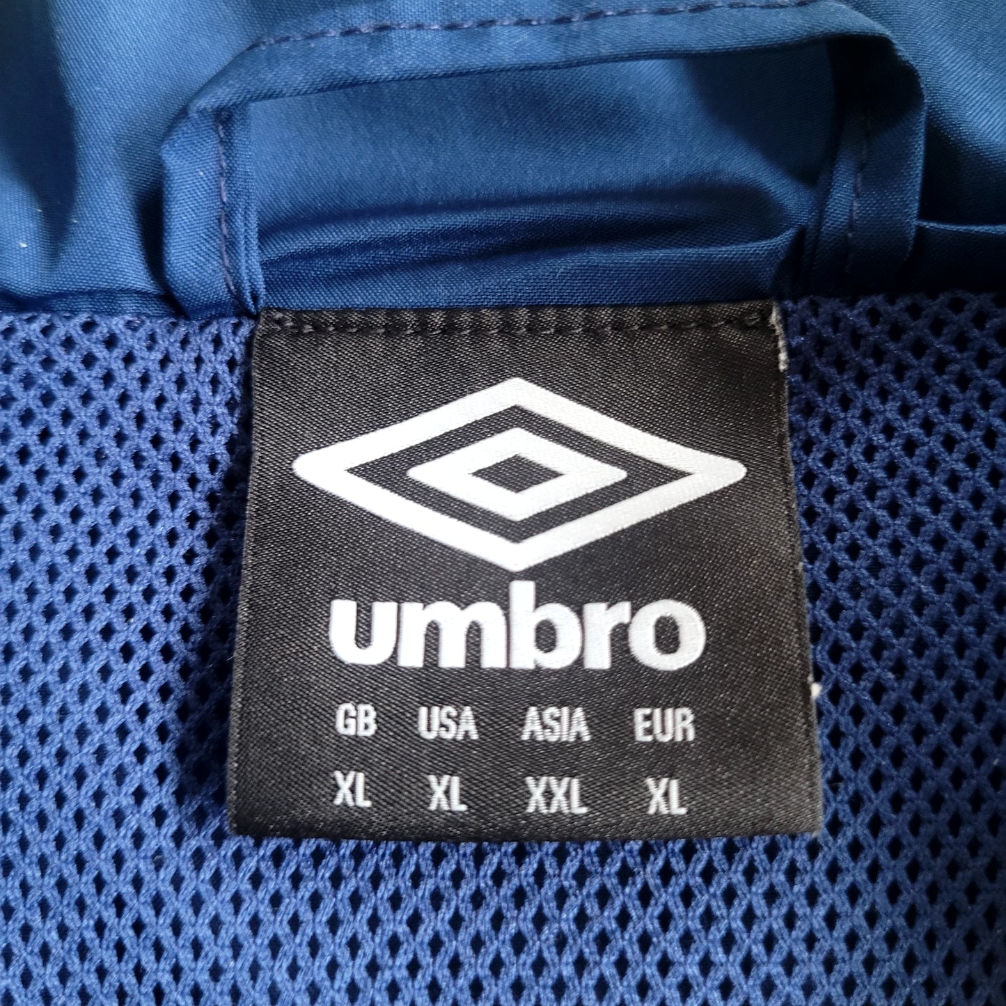 Umbro Track Jacket Size XL Blue Full Zip Lightweight Windbreaker Football Casuals Coat