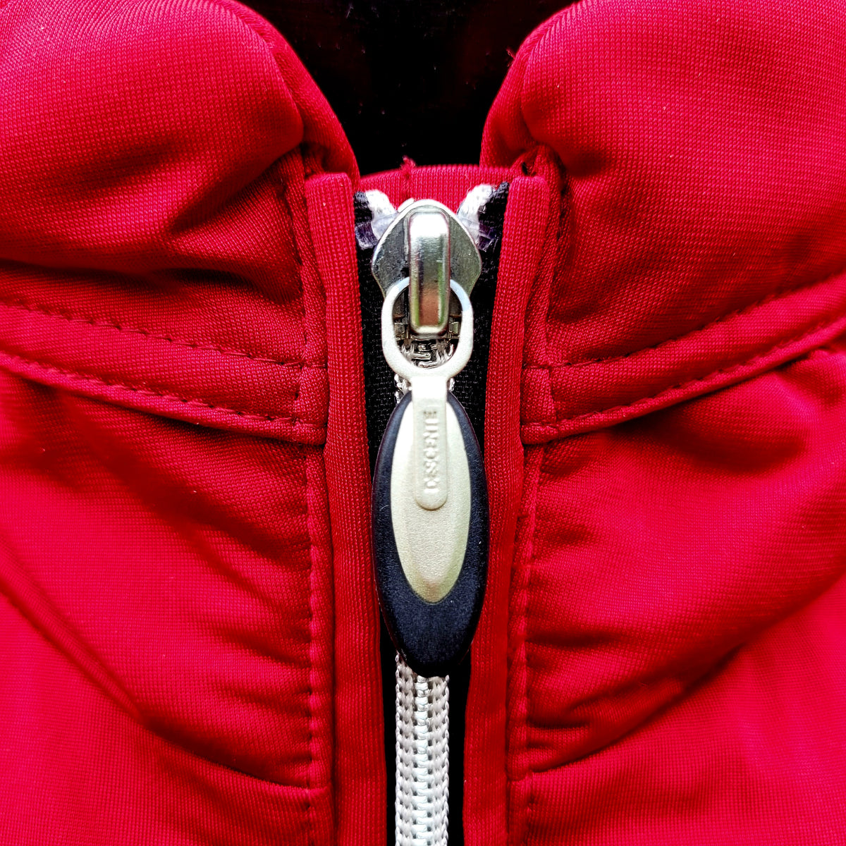 Vintage Descente Women's Insulated Ski Jacket Red Technical Winter Coat Made in Hong Kong Size: UK 10