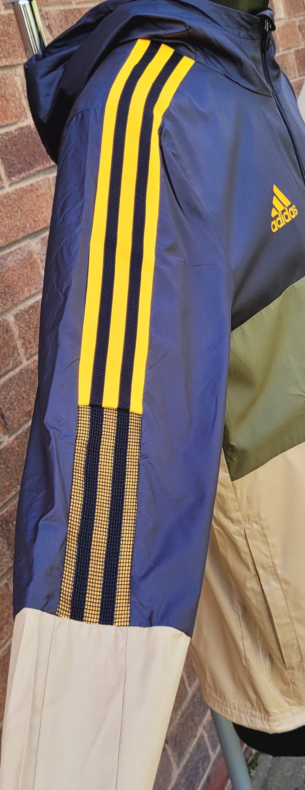 Adidas Tiro Windbreaker Jacket Navy / Olive / Beige – BNWT Primegreen – Size M