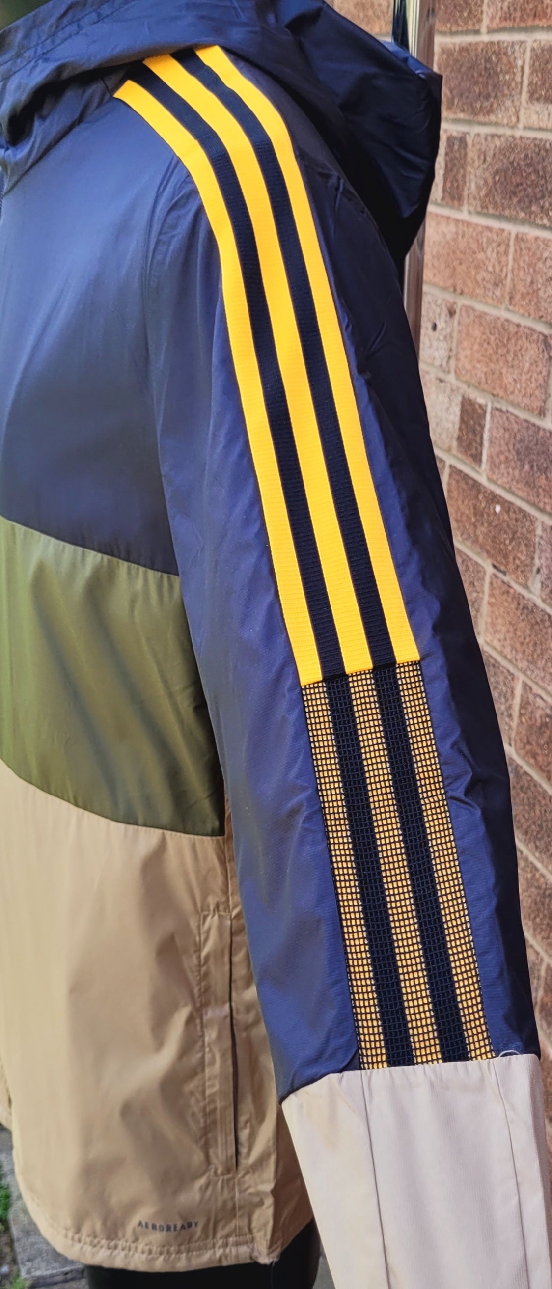 Adidas Tiro Windbreaker Jacket Navy / Olive / Beige – BNWT Primegreen – Size M